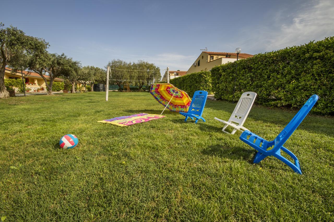 Paradise Beach Camera Mansardata Vicino Cefalu Piscina Aperta กัมโปเฟลิเช ดิ โรชเชลลา ภายนอก รูปภาพ